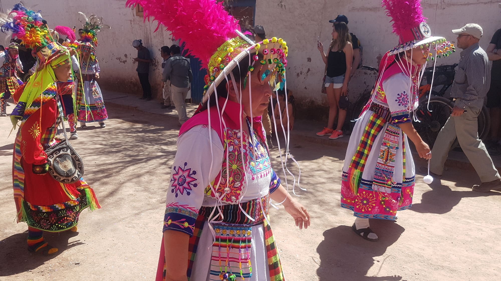 Danse tenues traditionnelles San Pedro de Atacama, Chili. Expertise locale.