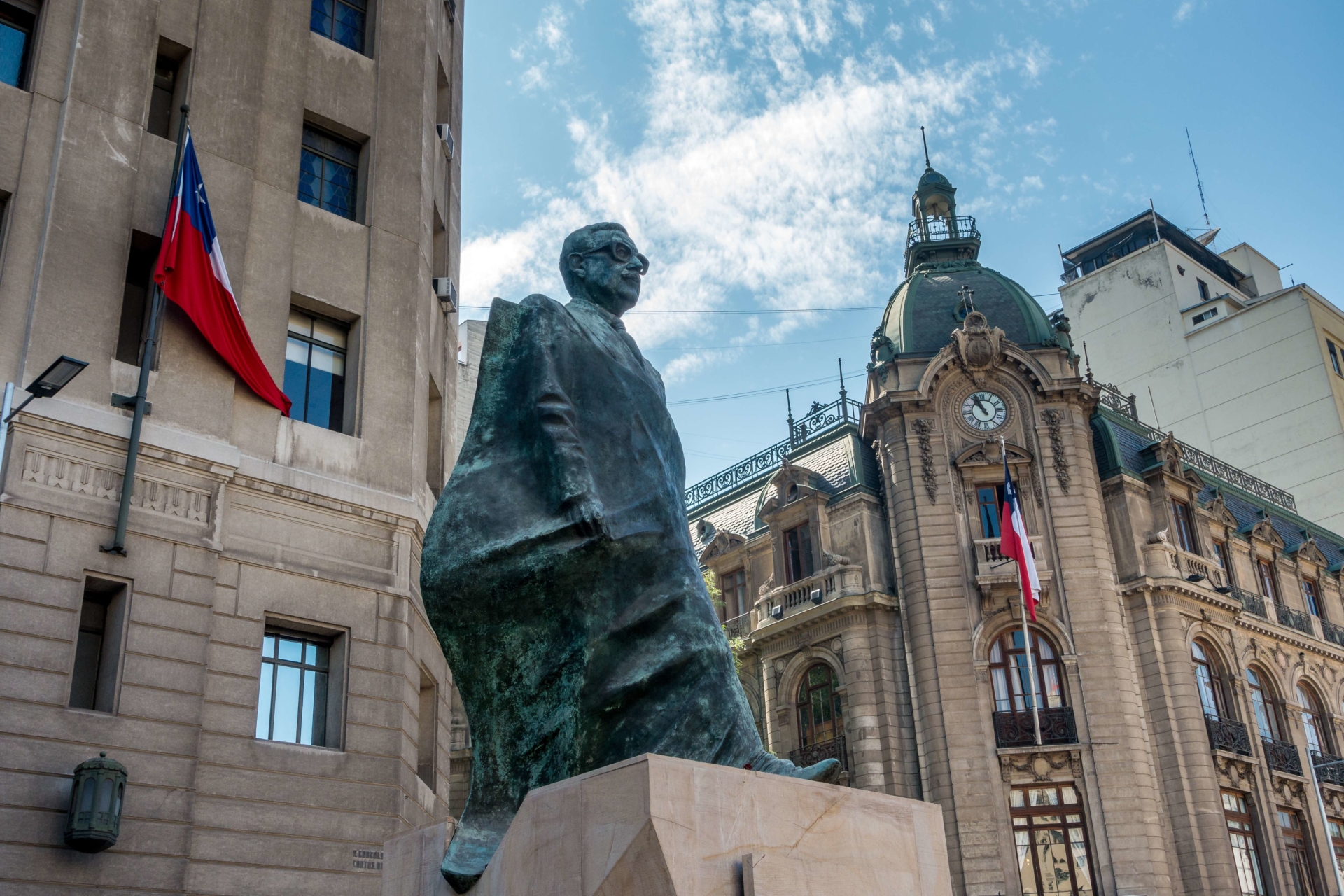 salvador-allende-statue-santiago