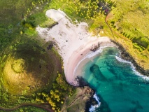Vue aérienne sur Anakena, Rapa Nui