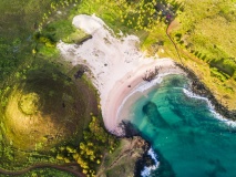 Vue aérienne sur Anakena, Rapa Nui